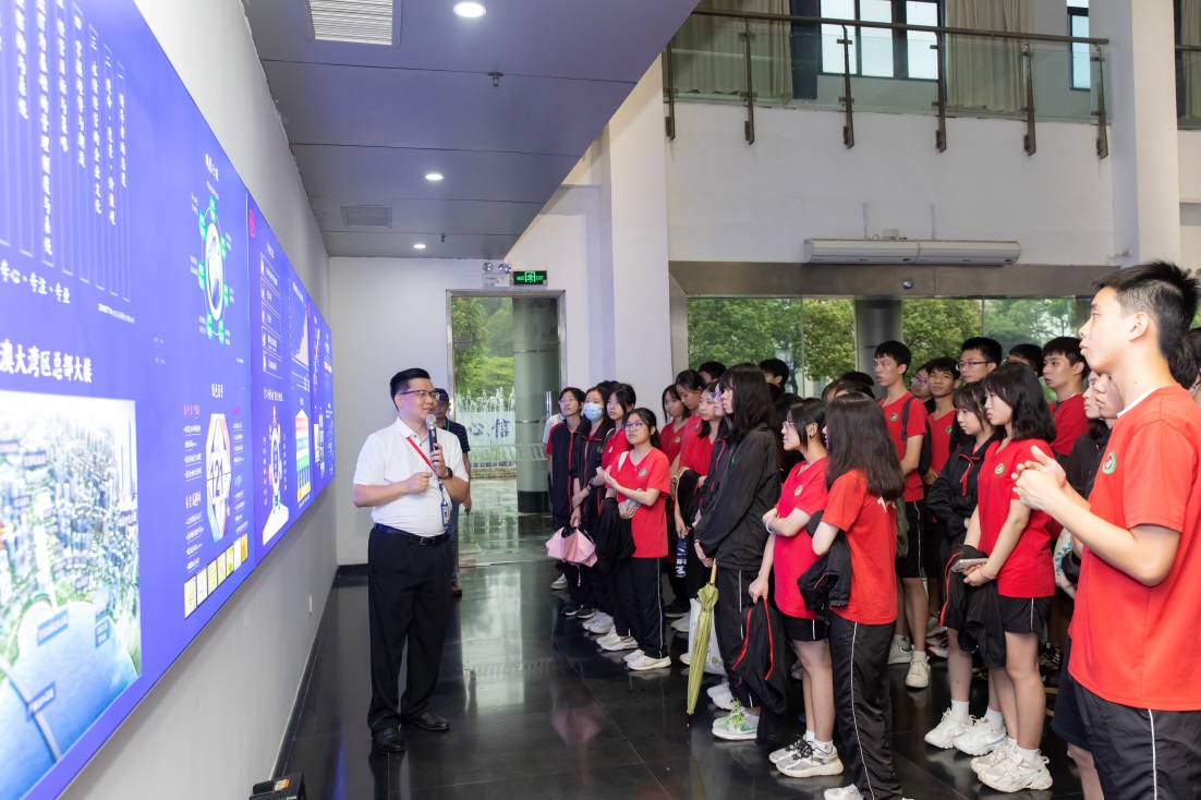 02̨ÉÌ×ÓµÜѧУÀ´·Ã.jpg 02̨ÉÌ×ÓµÜѧУÀ´·Ã.jpg